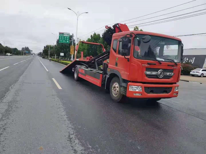 国六东风多利卡D9宏昌天马8吨折臂清障带吊